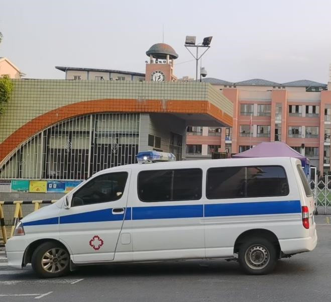 清水河救护车出租护送骨折病人一公里多少钱